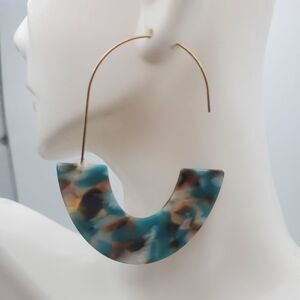 Marbled resin high fashion earrings‎